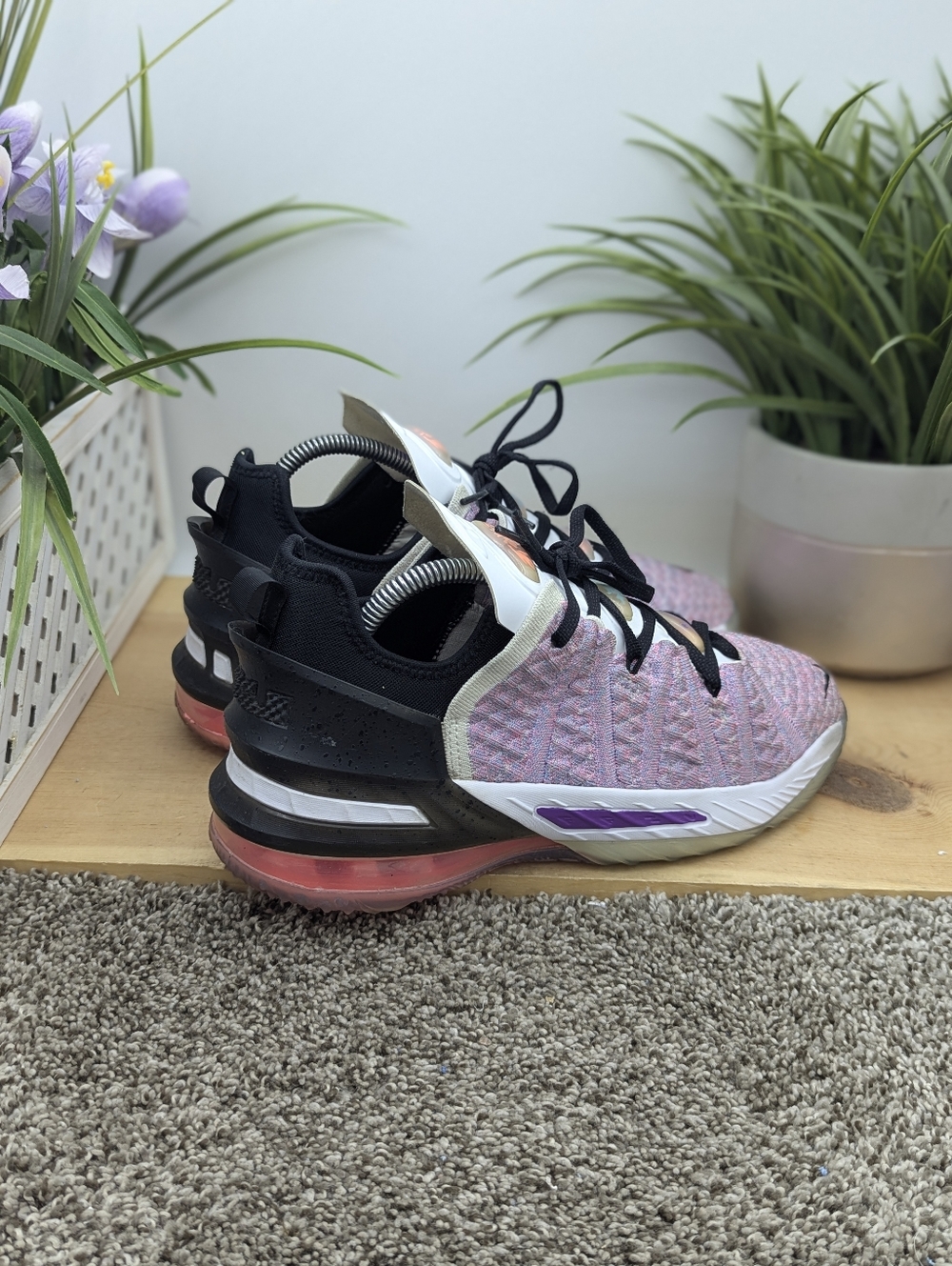 Nike LeBron 18 Graffiti Youth 6.5 Sports Shoes Women's Size 8 Casual Walking
